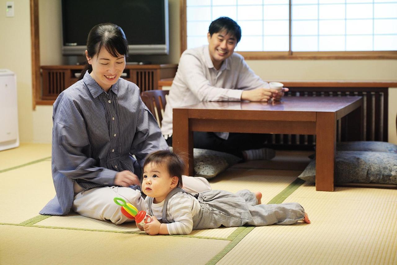 Hotel Okura Tokyo Bay Urayasu Екстериор снимка A Japanese family