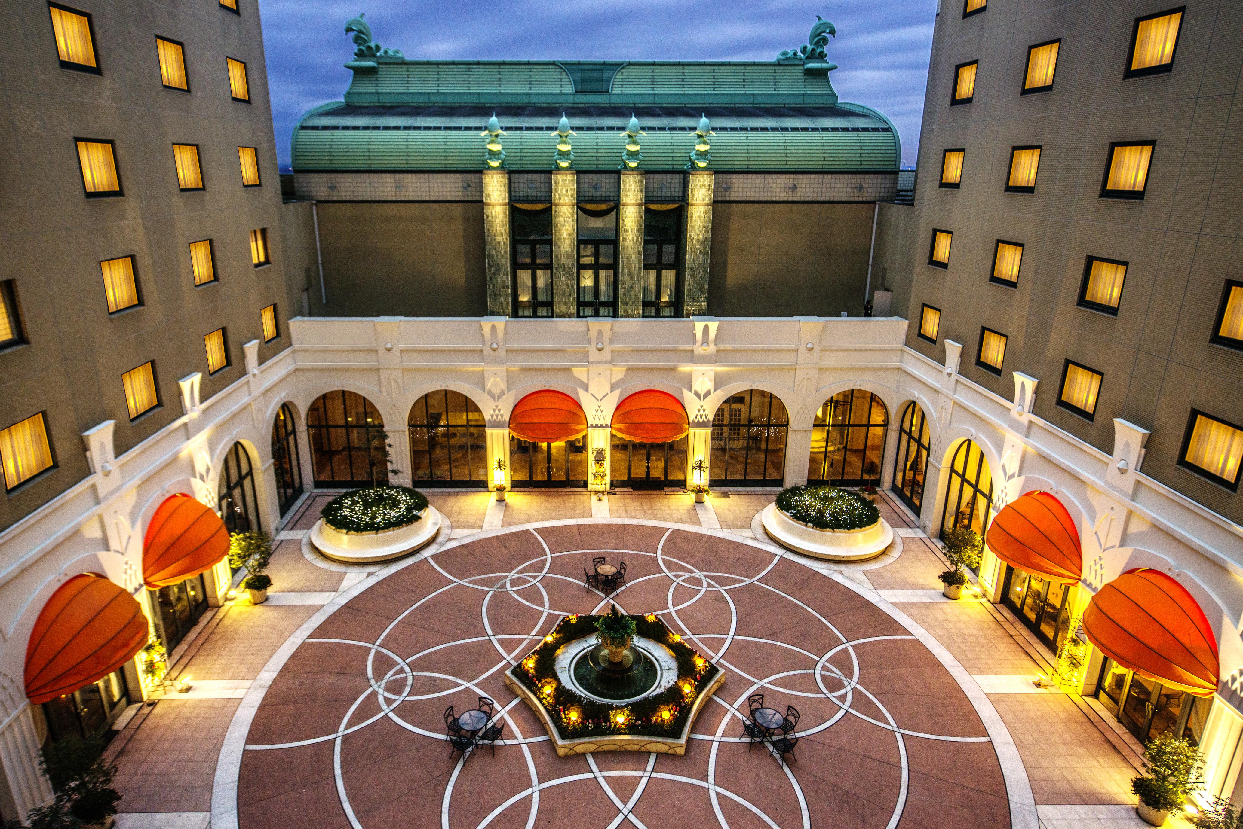 Hotel Okura Tokyo Bay Urayasu Екстериор снимка The hotel's courtyard