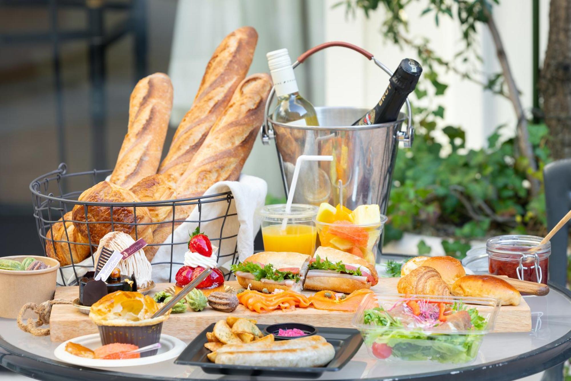 Hotel Okura Tokyo Bay Urayasu Екстериор снимка French cuisine