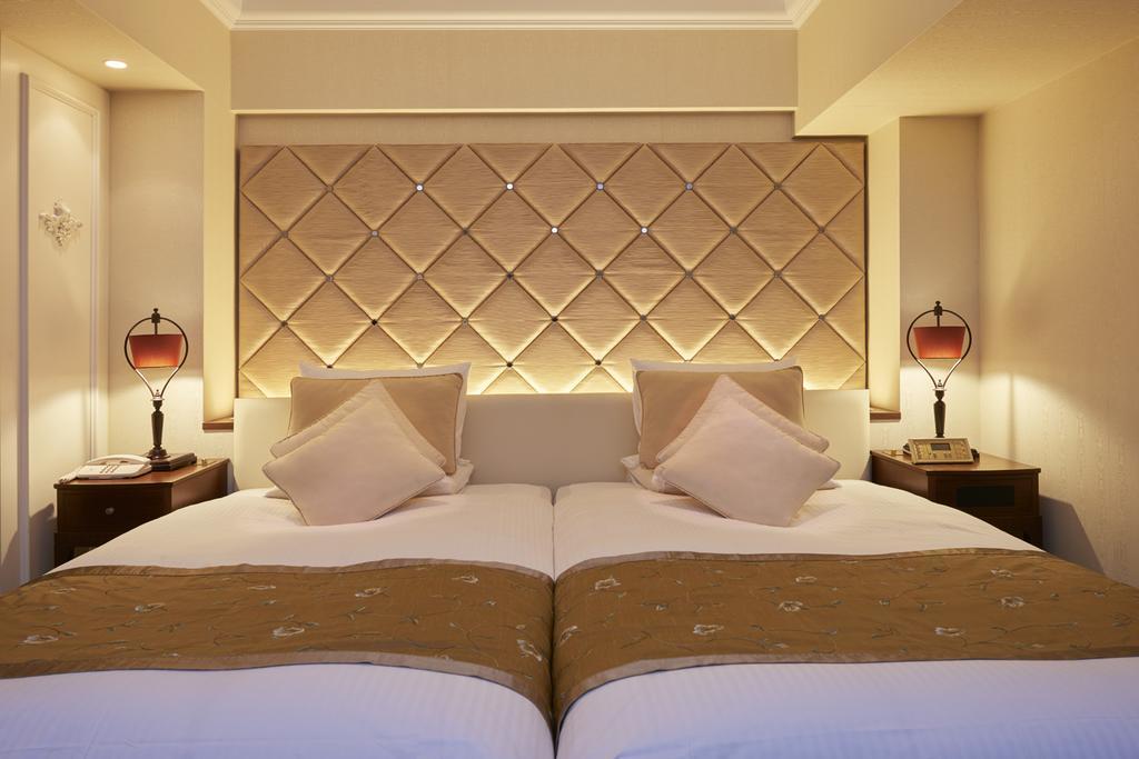 Hotel Okura Tokyo Bay Urayasu Екстериор снимка A bedroom at the hotel